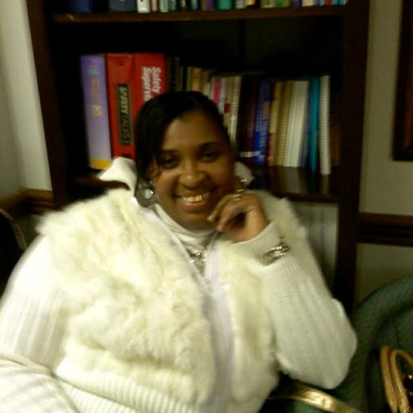 Meet your Posher, Veronica - Picture 1 of 1